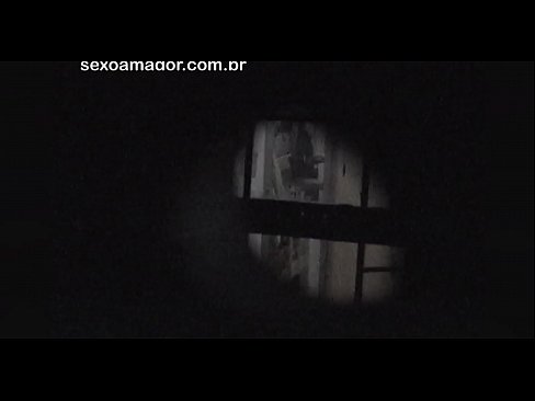 ❤️ Blondie word in die geheim video-opgeneem deur 'n buurtvoyeur wat agter hol bakstene versteek is ️❌ Fok by porn af.onetubes.top ❌️❤