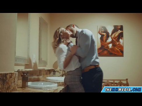 ❤️ Wanneer 'n rondborstige blondine jou in 'n openbare toilet verlei ️❌ Fok by porn af.onetubes.top ❌️❤